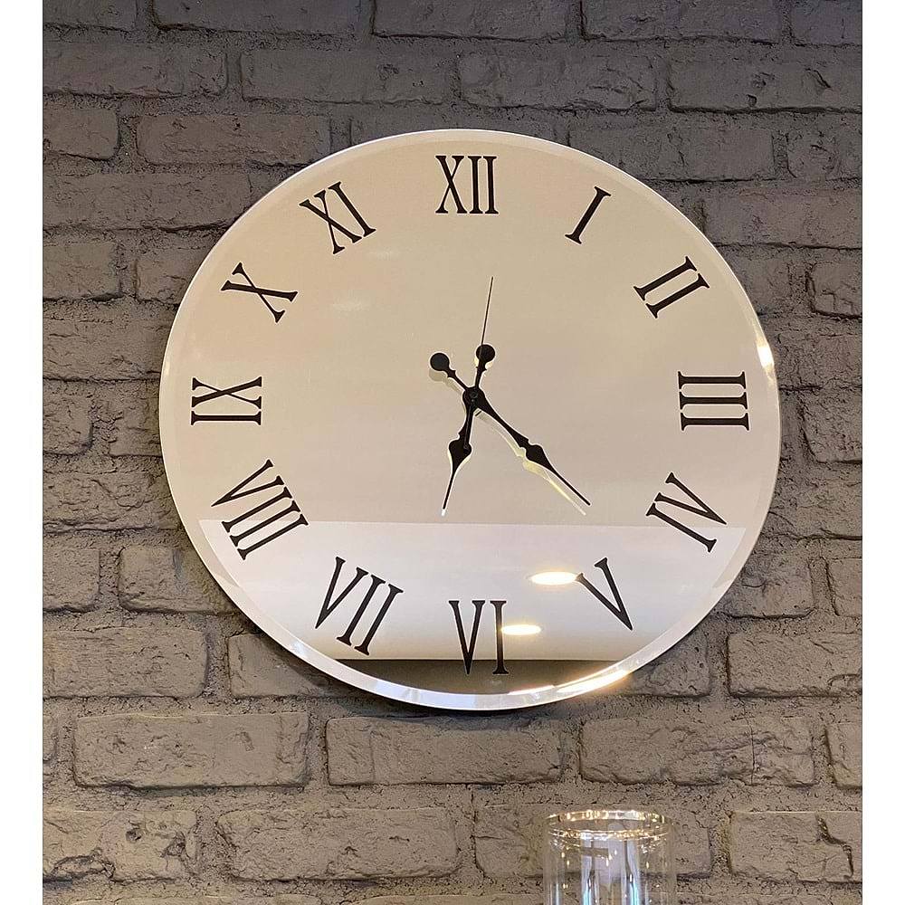 Bizoteli Yuvarlak Saat